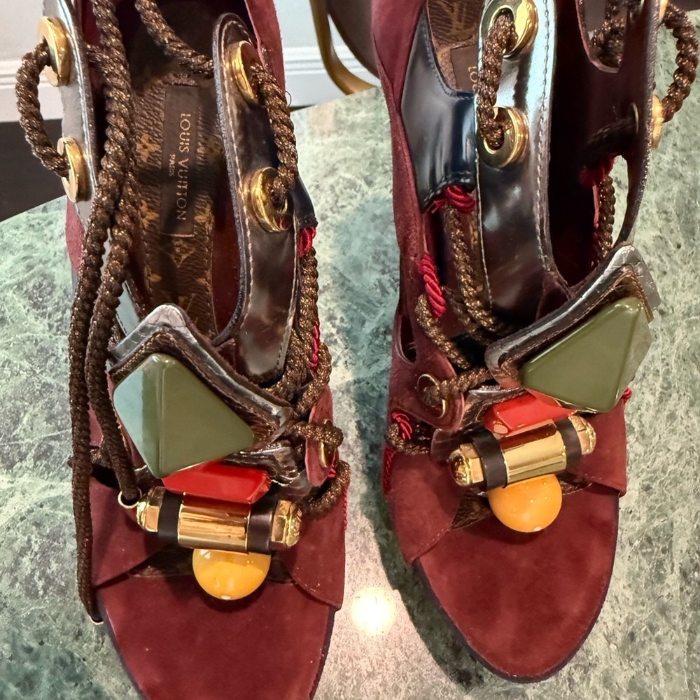 Louis Vuitton Spicy Runway 2009 Burgundy Suede Embellished Platform Heels | Rare - Picture 12 of 17